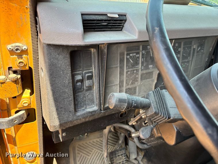 image for item ER3189 1996 International F-2574 dump truck