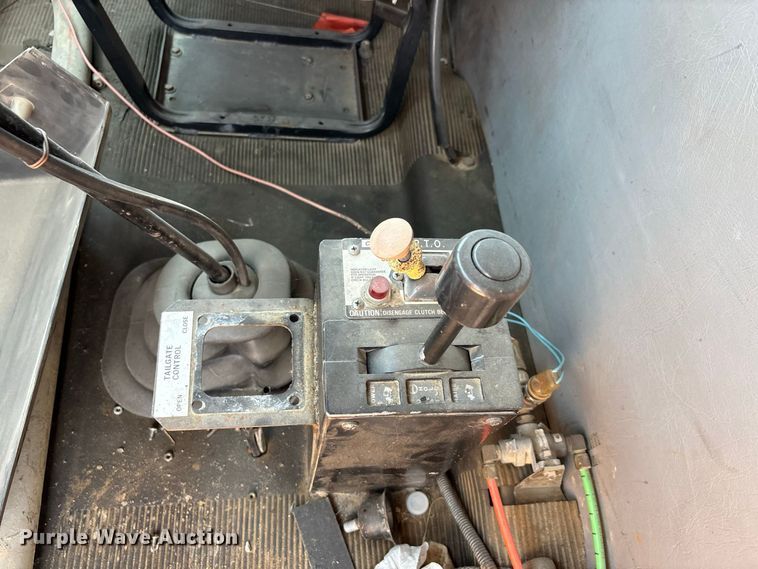 image for item ER3189 1996 International F-2574 dump truck