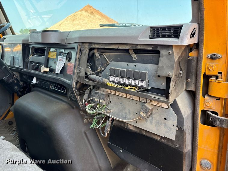 image for item ER3189 1996 International F-2574 dump truck