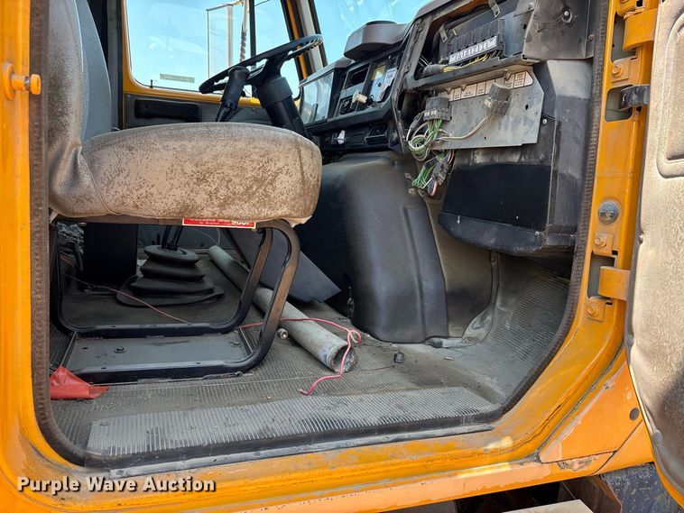 image for item ER3189 1996 International F-2574 dump truck
