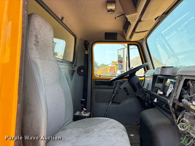image for item ER3189 1996 International F-2574 dump truck
