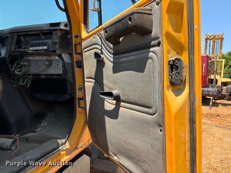 image for item ER3189 1996 International F-2574 dump truck