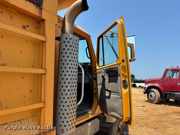 image for item ER3189 1996 International F-2574 dump truck