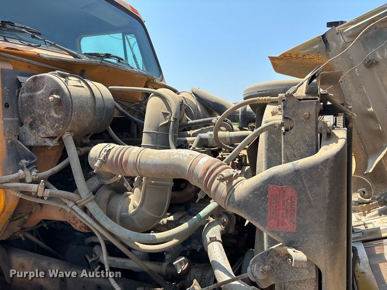 image for item ER3189 1996 International F-2574 dump truck