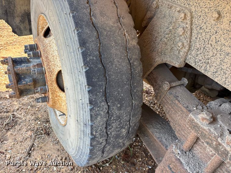 image for item ER3189 1996 International F-2574 dump truck