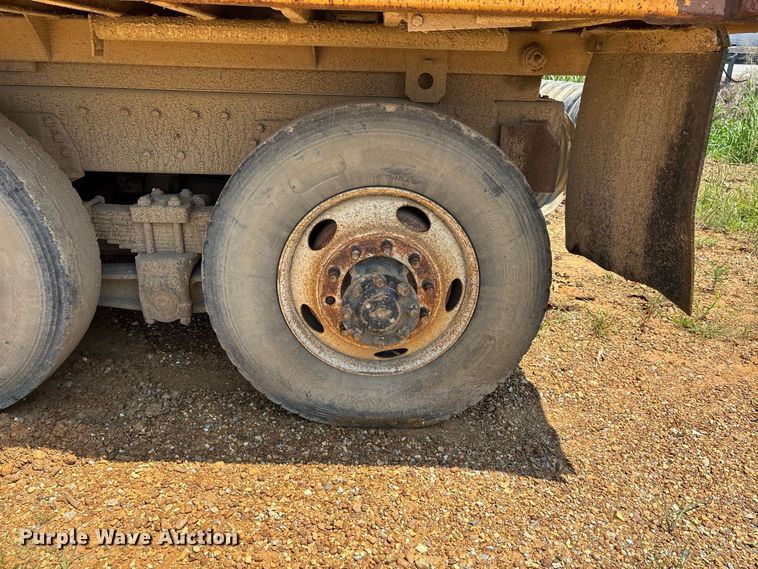 image for item ER3189 1996 International F-2574 dump truck