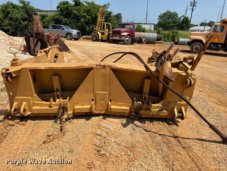 image for item ER3191 Tractor Spreader Co 102 spreader