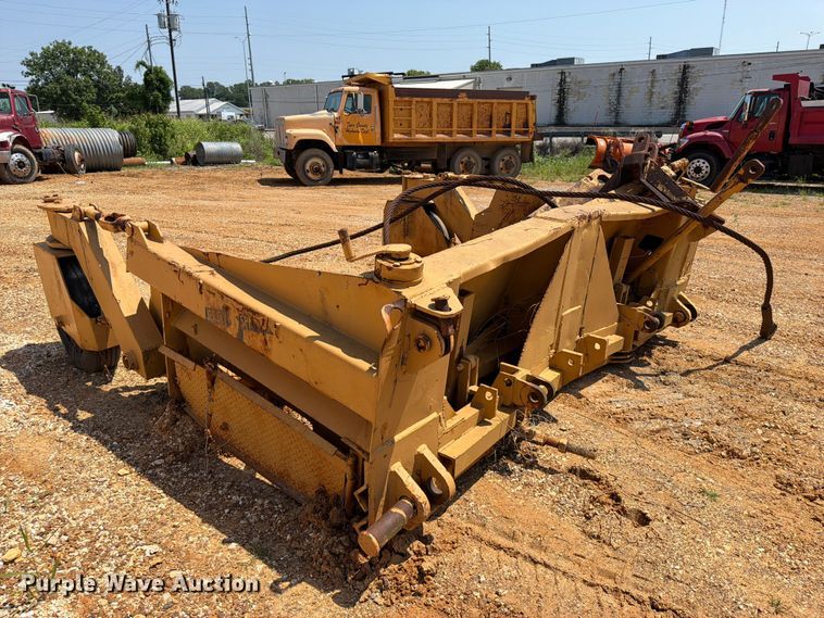 image for item ER3191 Tractor Spreader Co 102 spreader
