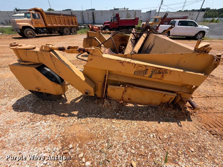 image for item ER3191 Tractor Spreader Co 102 spreader