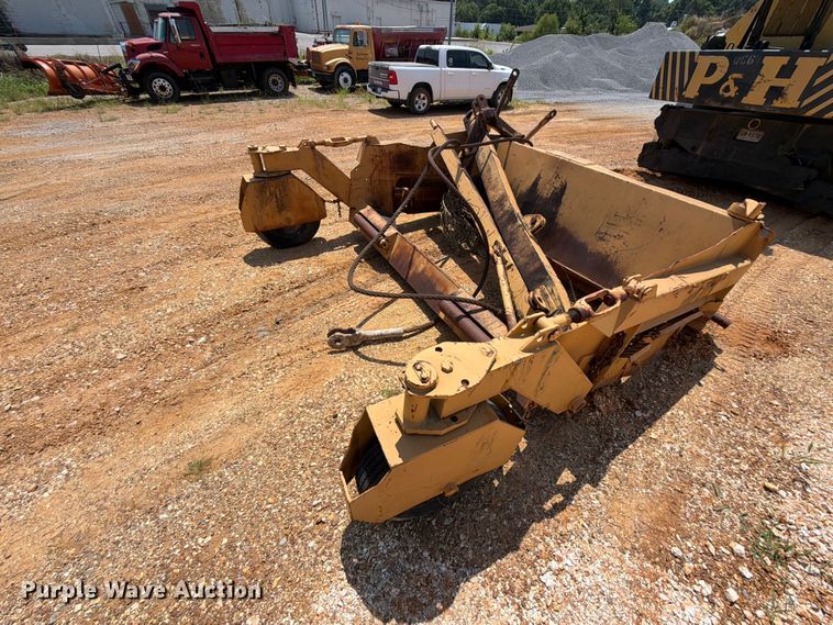 image for item ER3191 Tractor Spreader Co 102 spreader