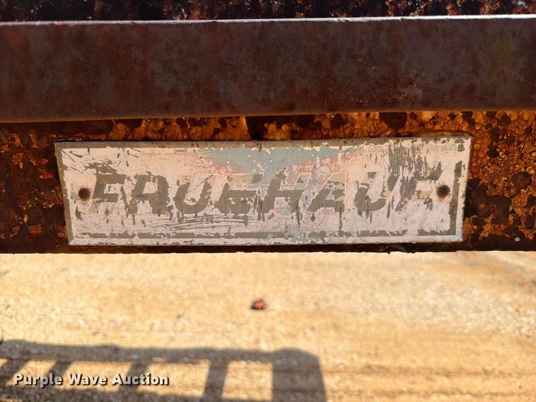 image for item ER3202 1970 Fruehauf flatbed trailer