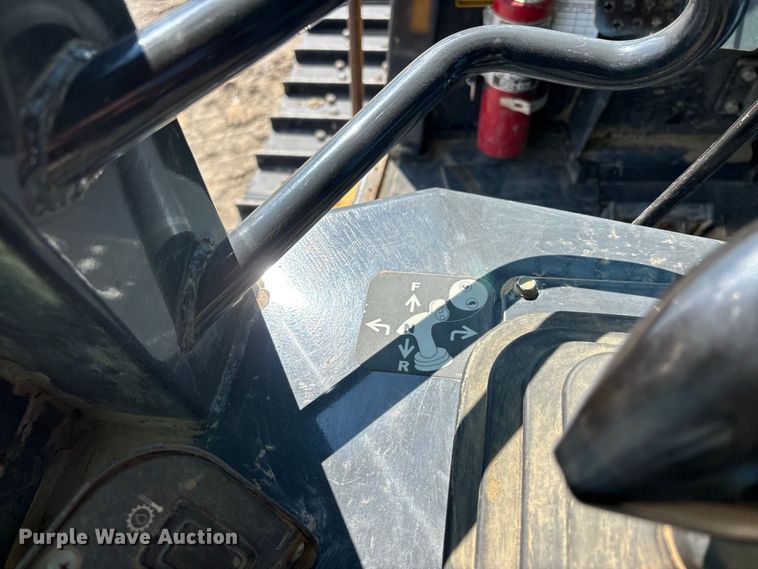 image for item ER3209 2014 John Deere 755K track loader