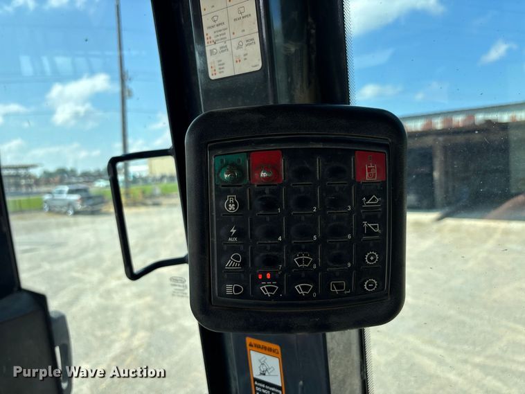 image for item ER3209 2014 John Deere 755K track loader
