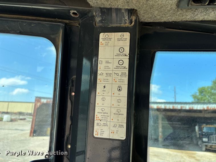 image for item ER3209 2014 John Deere 755K track loader