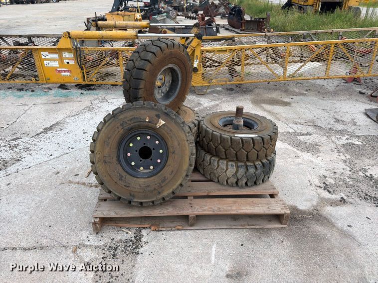 image for item ES6521 (6) tires and wheels