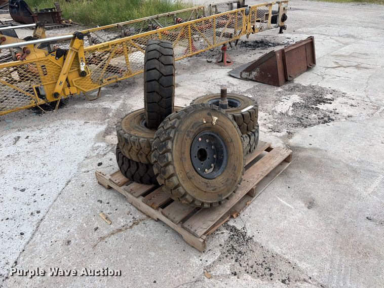 image for item ES6521 (6) tires and wheels