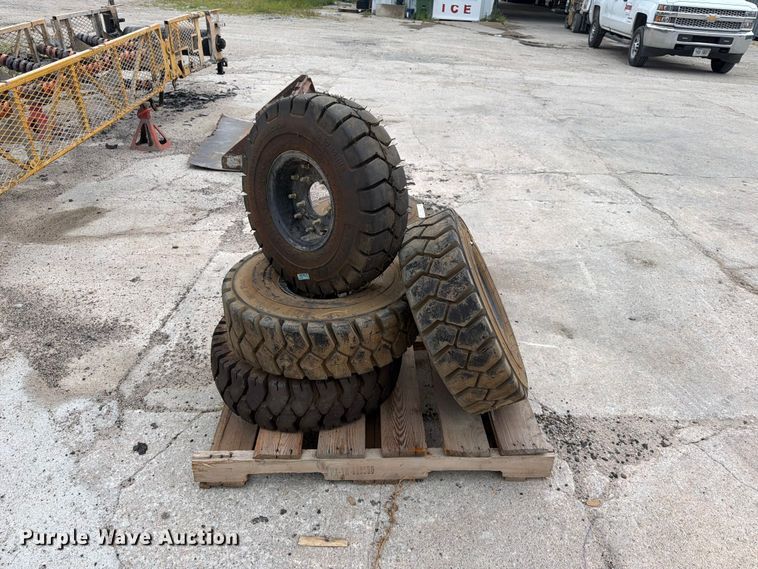 image for item ES6521 (6) tires and wheels