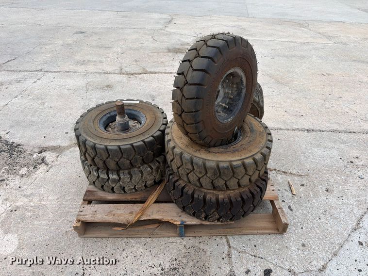 image for item ES6521 (6) tires and wheels