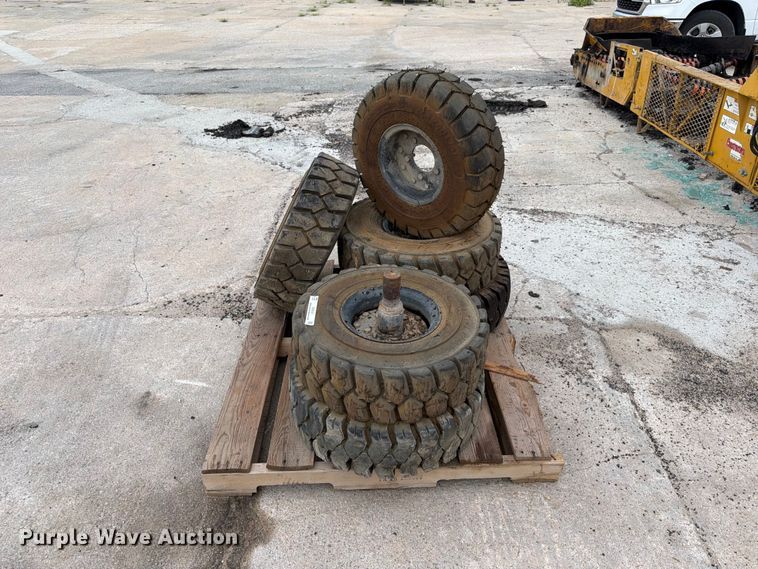 image for item ES6521 (6) tires and wheels