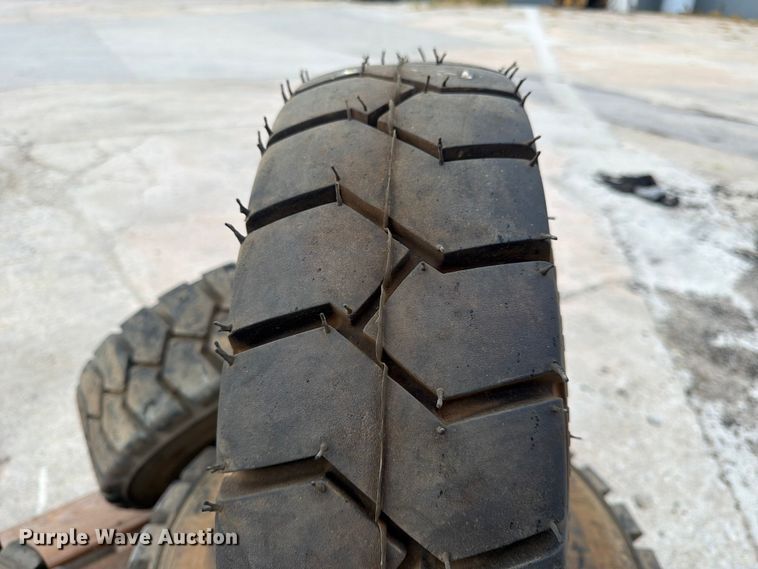 image for item ES6521 (6) tires and wheels