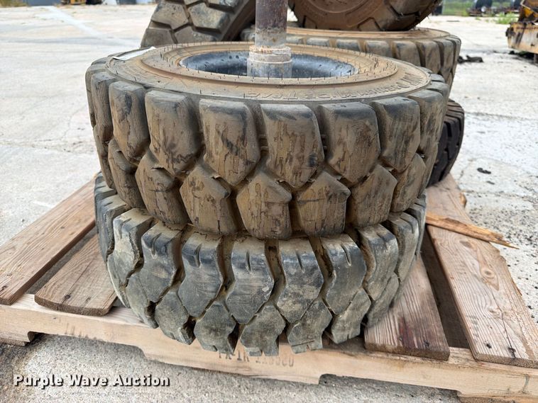 image for item ES6521 (6) tires and wheels
