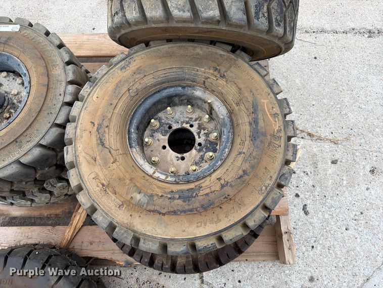 image for item ES6521 (6) tires and wheels