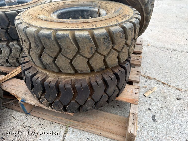 image for item ES6521 (6) tires and wheels