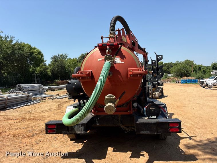 image for item ET0332 2016 Ditch Witch FX30 vacuum excavator