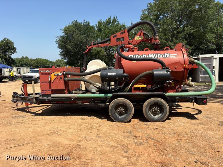 image for item ET0332 2016 Ditch Witch FX30 vacuum excavator