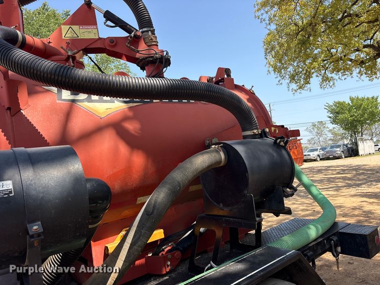 image for item ET0332 2016 Ditch Witch FX30 vacuum excavator