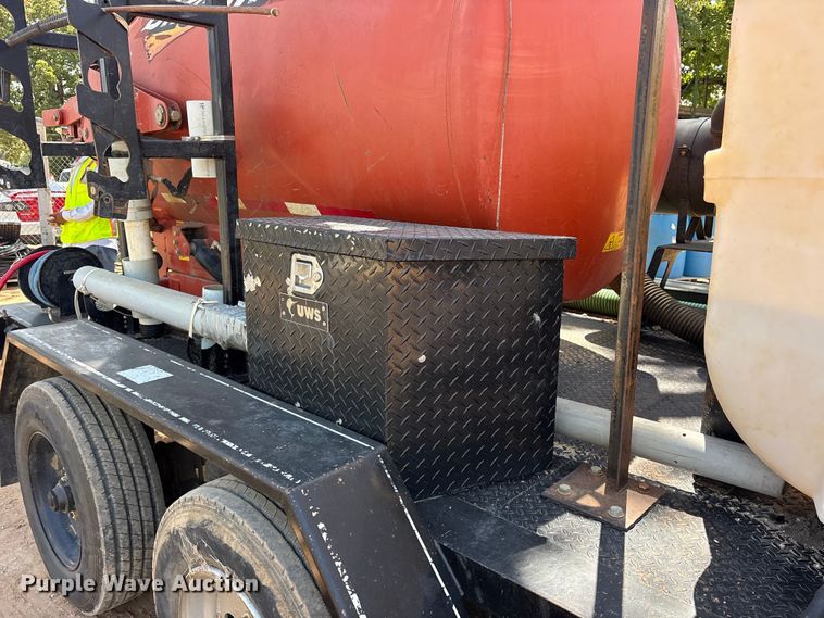 image for item ET0332 2016 Ditch Witch FX30 vacuum excavator