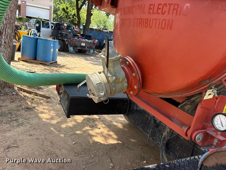 image for item ET0332 2016 Ditch Witch FX30 vacuum excavator