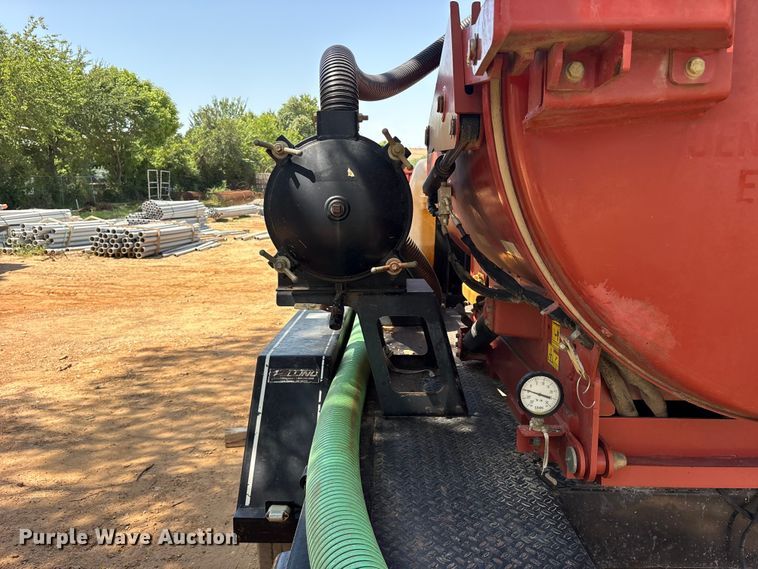 image for item ET0332 2016 Ditch Witch FX30 vacuum excavator