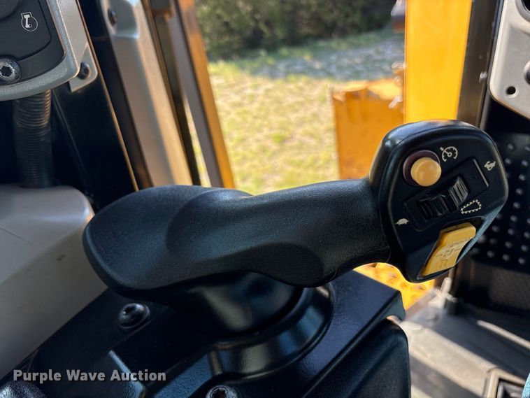 image for item ET0337 2019 Caterpillar D6T XW dozer