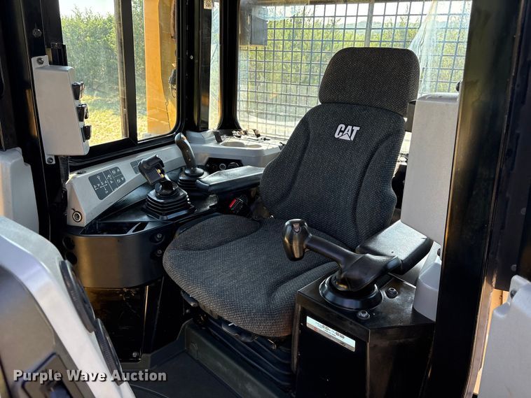 image for item ET0338 2019 Caterpillar D6T XL dozer