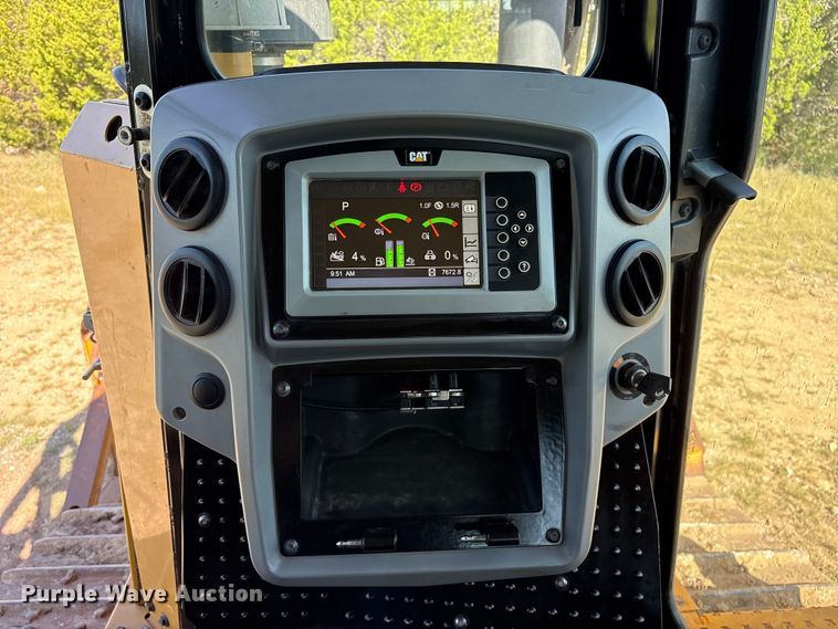 image for item ET0338 2019 Caterpillar D6T XL dozer