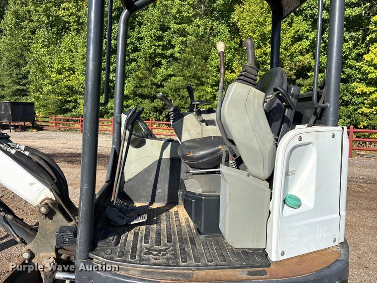 image for item ET0413 2016 Bobcat E26 mini excavator