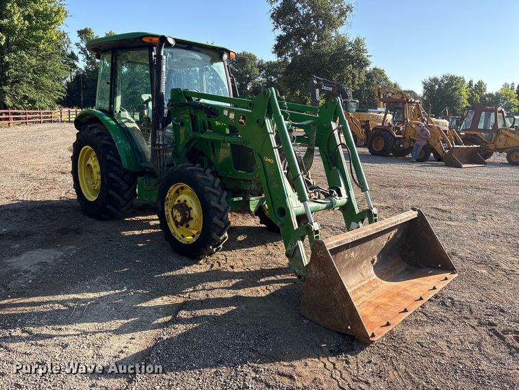 image for item ET0414 2017 John Deere 5075E MFWD tractor