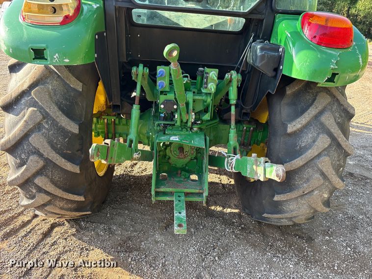 image for item ET0414 2017 John Deere 5075E MFWD tractor