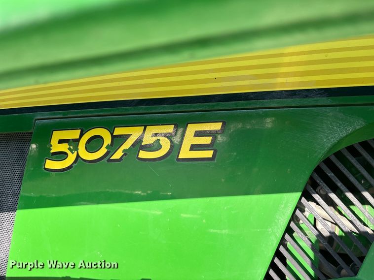 image for item ET0414 2017 John Deere 5075E MFWD tractor