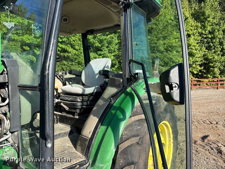 image for item ET0414 2017 John Deere 5075E MFWD tractor