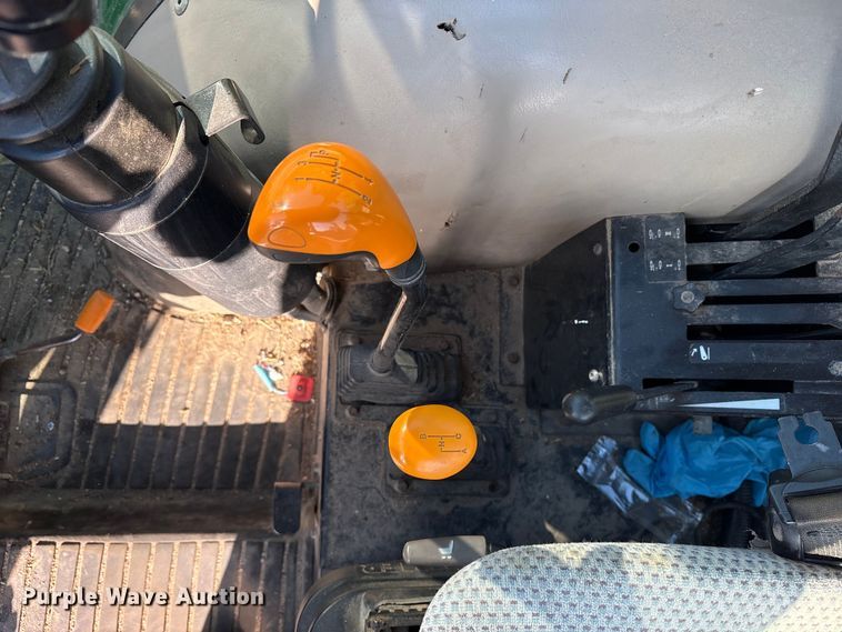 image for item ET0414 2017 John Deere 5075E MFWD tractor