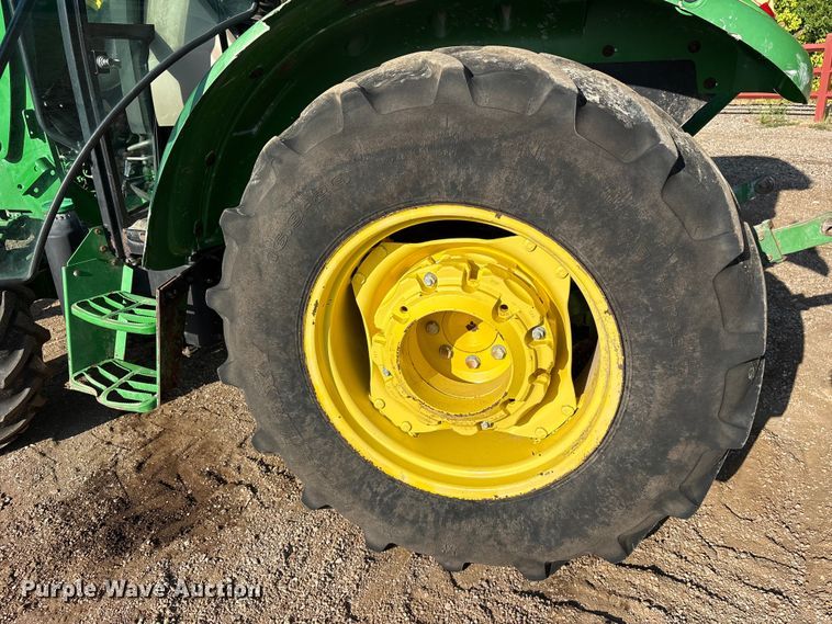 image for item ET0414 2017 John Deere 5075E MFWD tractor
