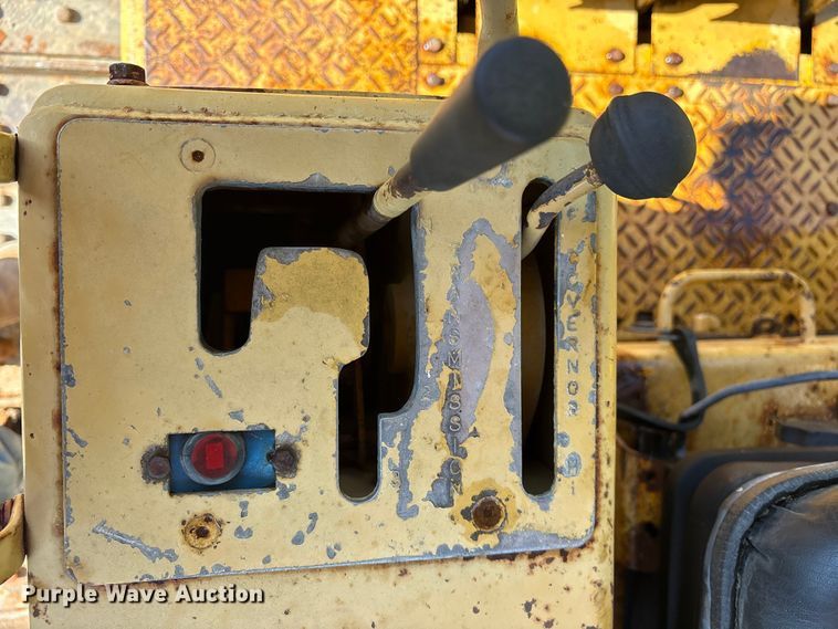 image for item ET0415 1975 Caterpillar D3 dozer