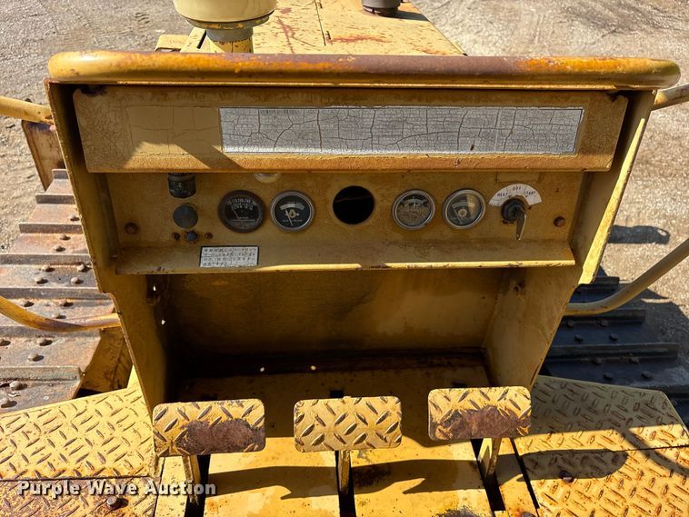 image for item ET0415 1975 Caterpillar D3 dozer