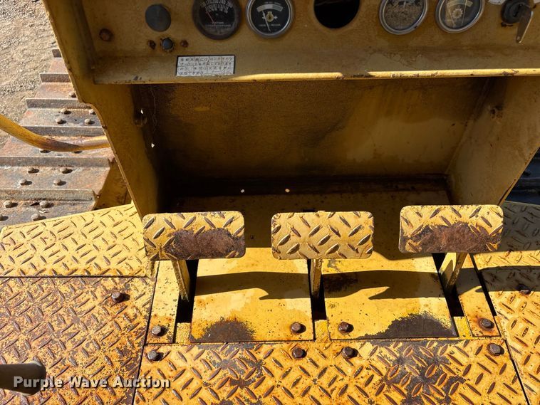 image for item ET0415 1975 Caterpillar D3 dozer
