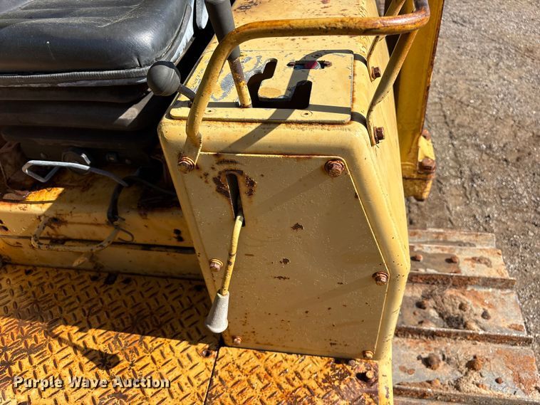 image for item ET0415 1975 Caterpillar D3 dozer