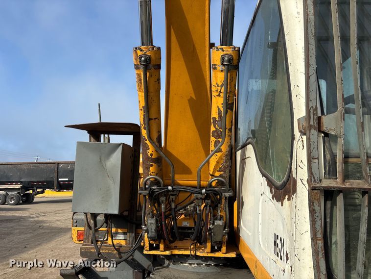 image for item EU0753 Liebherr A904C Litronic excavator