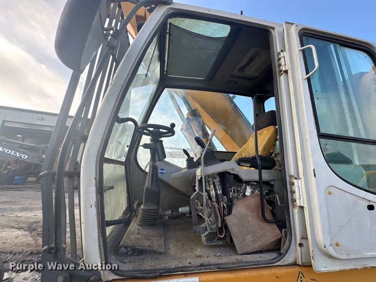 image for item EU0753 Liebherr A904C Litronic excavator
