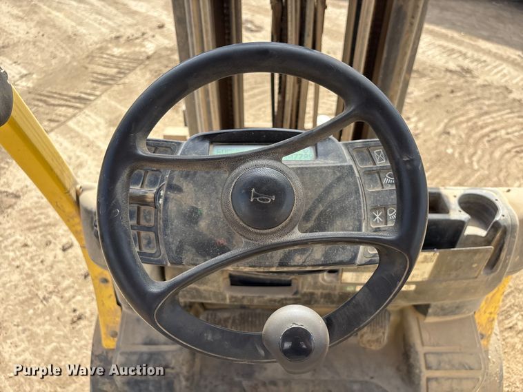 image for item EU0755 Hyster F70FT forklift